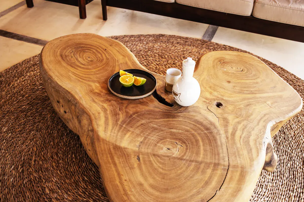 Mesa de centro em tronco de madeira