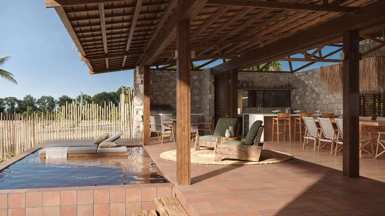 Casa LE — piscina com pergolado